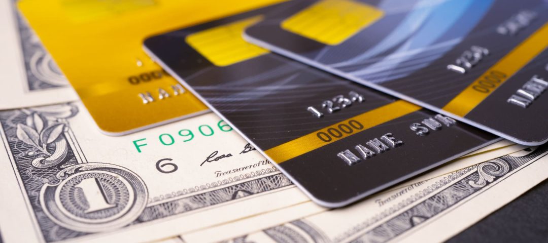 tarjetas de crédito y billetes